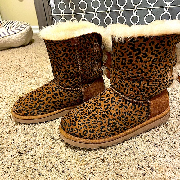 Cheetah print UGGS - Picture 2 of 3